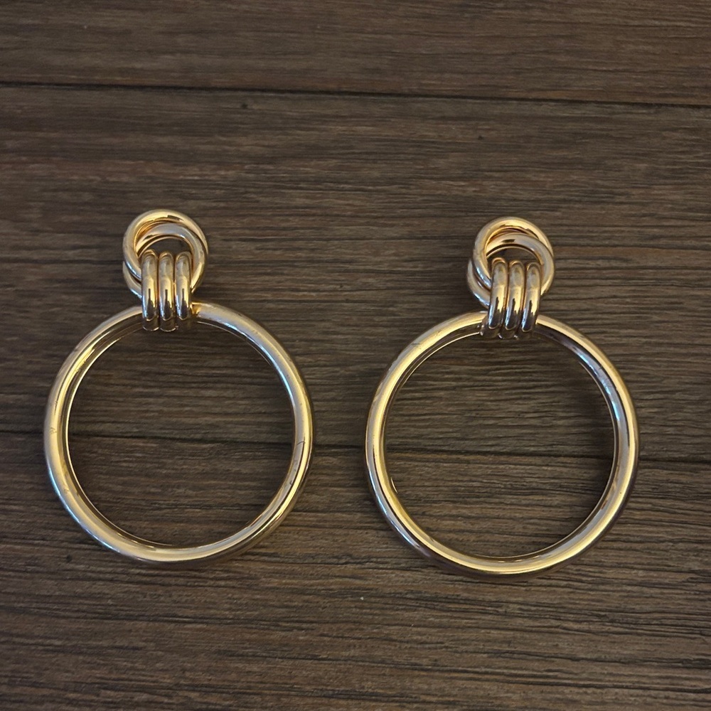 Chic Gold Circle Earrings